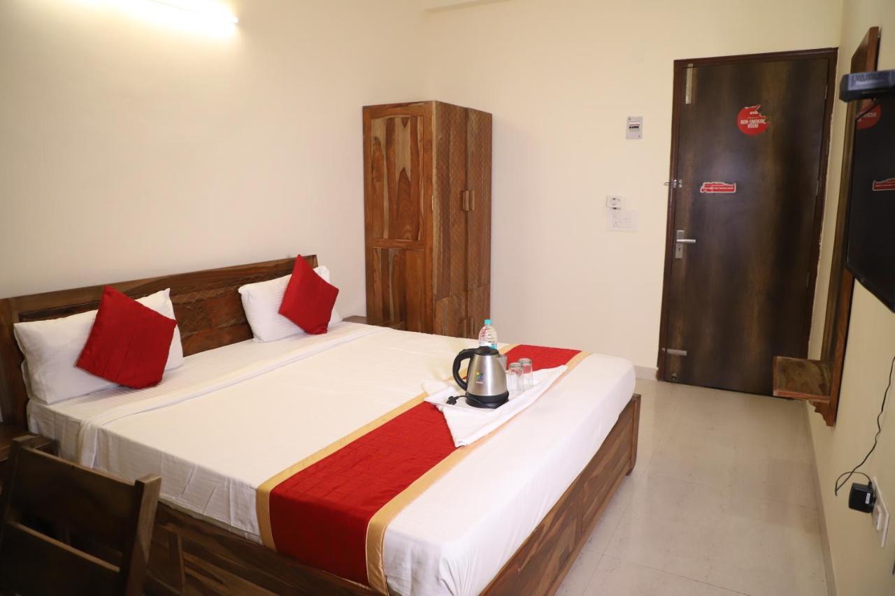 Hotel The York Noida Exterior photo