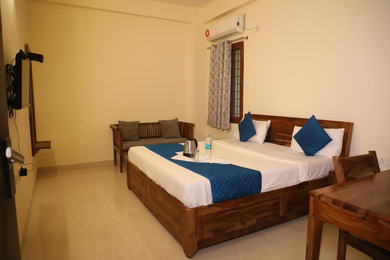 Hotel The York Noida Exterior photo