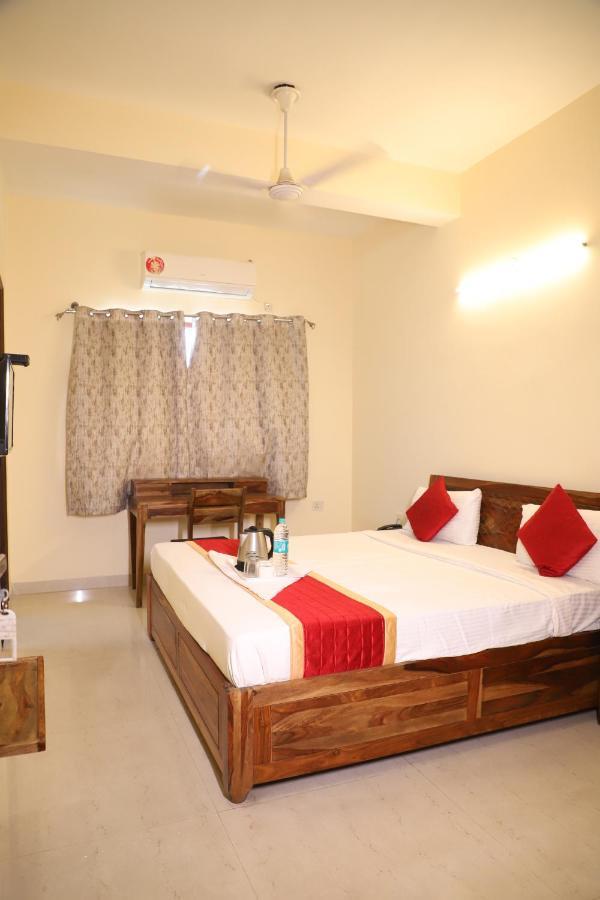 Hotel The York Noida Exterior photo