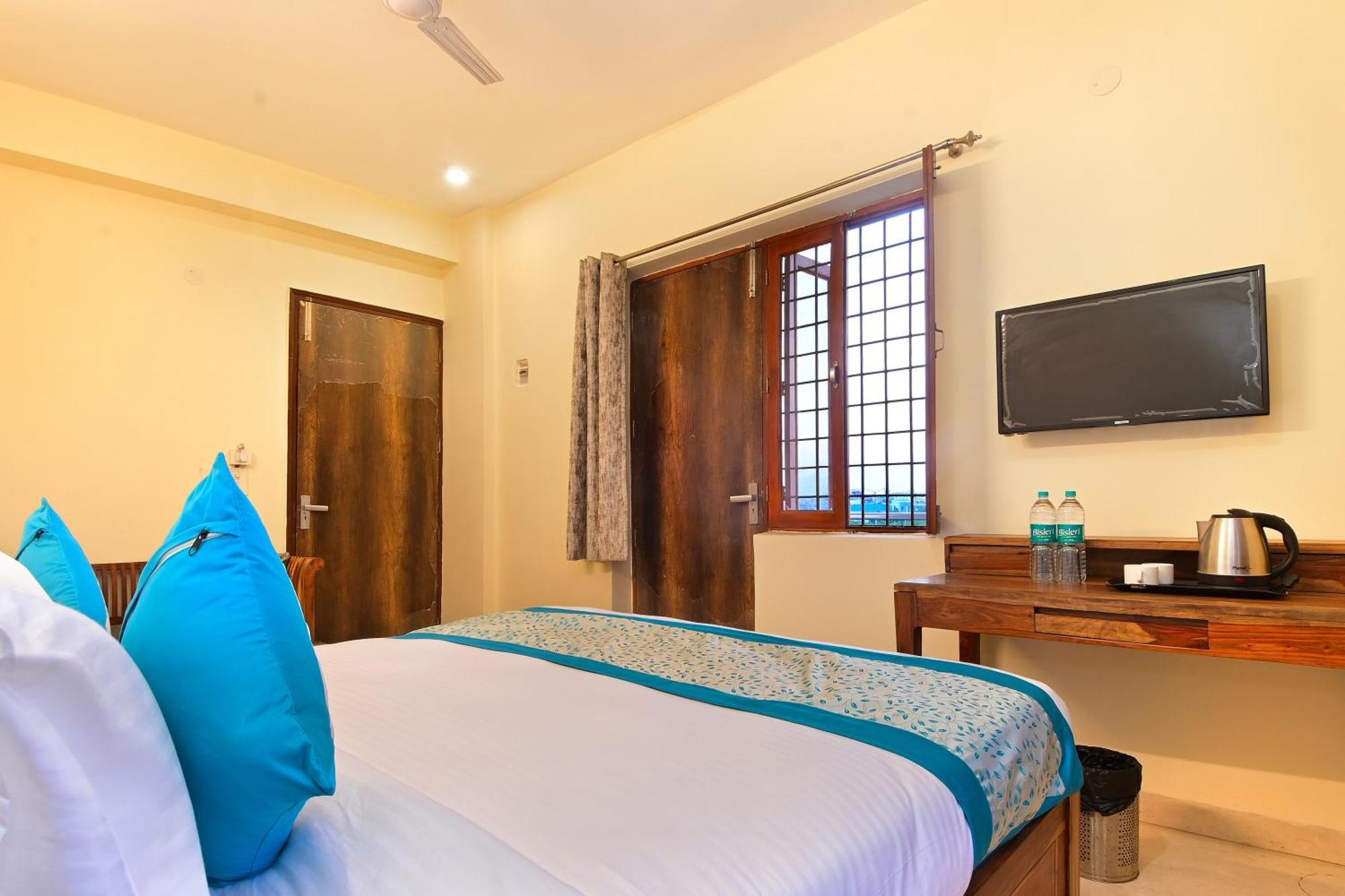Hotel The York Noida Exterior photo