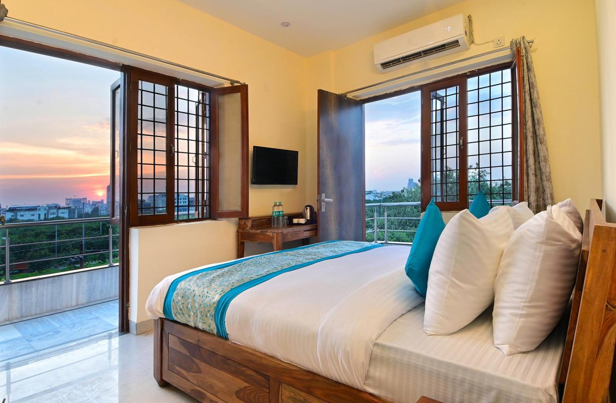 Hotel The York Noida Exterior photo